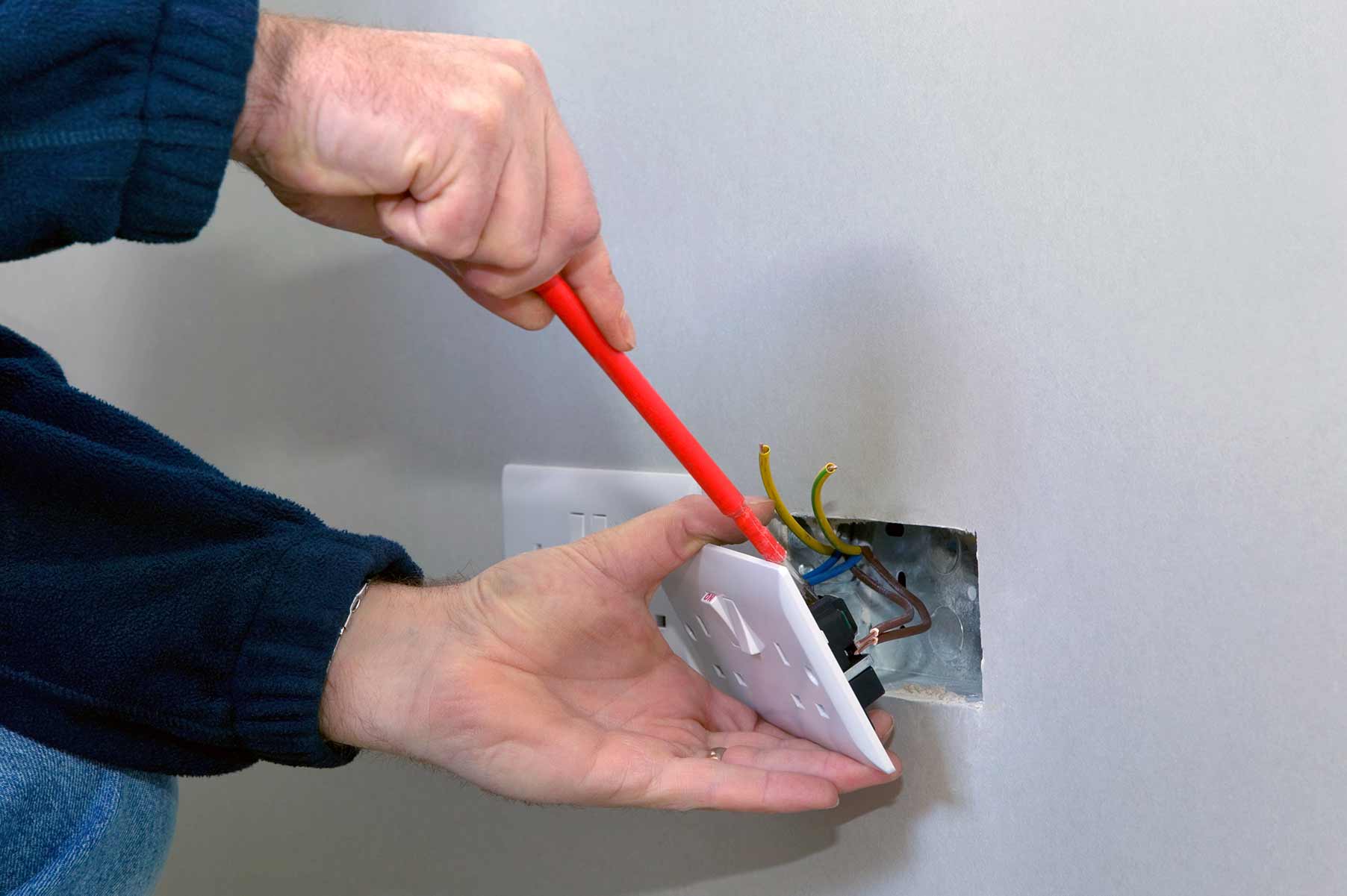 Our electricians can install plug sockets for domestic and commercial proeprties in Portsmouth and the local area. 